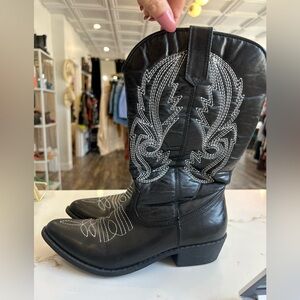 Coconuts black and white cowgirl boots size 6